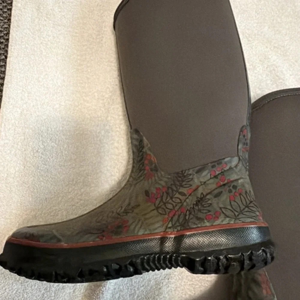 Bogs‎ Women's Size 7 Neotech Berry 78036-062 Waterproof         1736